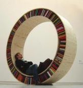 boekenkast cirkel met 'hangplek'