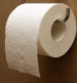 een rol wc papier voorhangend